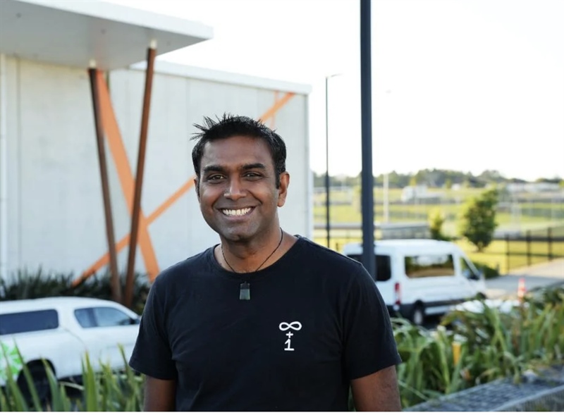 Exceptional kiwi maths teacher Subash meets Illam children!